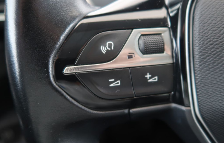 Peugeot 5008 1.2PureTech,CZ,1Maj,ALLURE