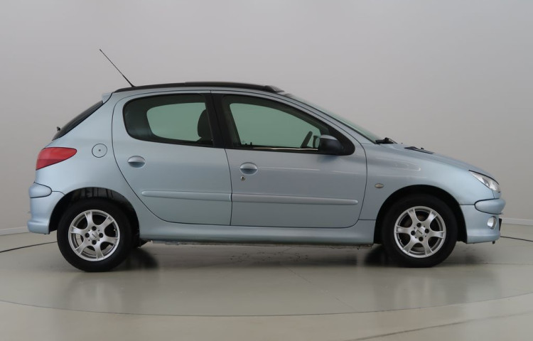 Peugeot 206 1.4HDi,CZ,1Maj,AC,Střešní okno