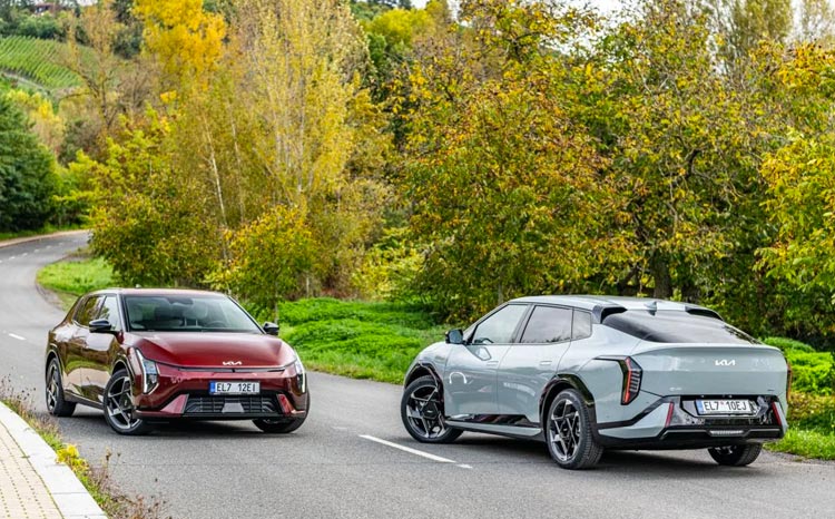 Kia EV4 je elektromobil, který zvládne přes 600 km bez nabíjení. Prodej startuje v ČR hluboko pod milionem korun