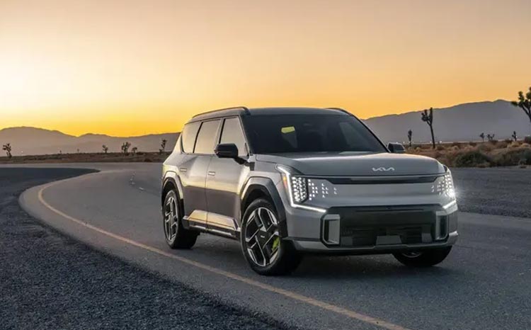 Kia EV9 přijíždí ve verzi GT, má 501 koní a virtuální řazení