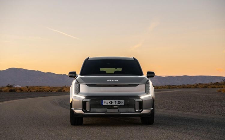 Obří Kia EV9 GT zdolá stovku za 4,6 sekundy a nabídne 374 kW. Známe i českou cenu