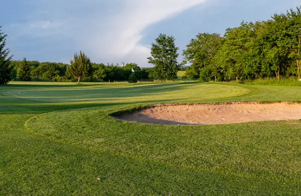 Hrajete golf v Molitorově? Emil Frey má pro vás exkluzivní výhody