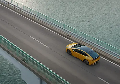 Dvě tváře nespoutaného výkonu