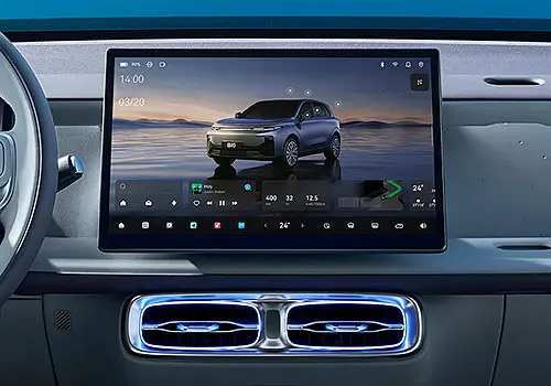 14,6' centrální displej