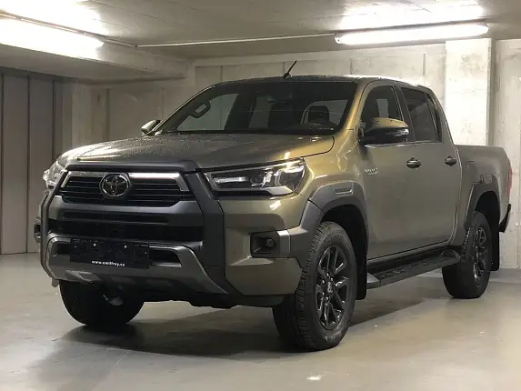 Toyota Hilux Invincible 2.8 Double Cab AT
