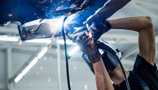 Automechanik-strojič